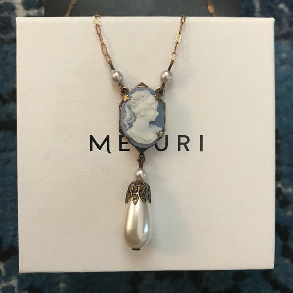 Top Shelf Jewelry Jewelry - Gold Necklace with Blue and White Cameo
